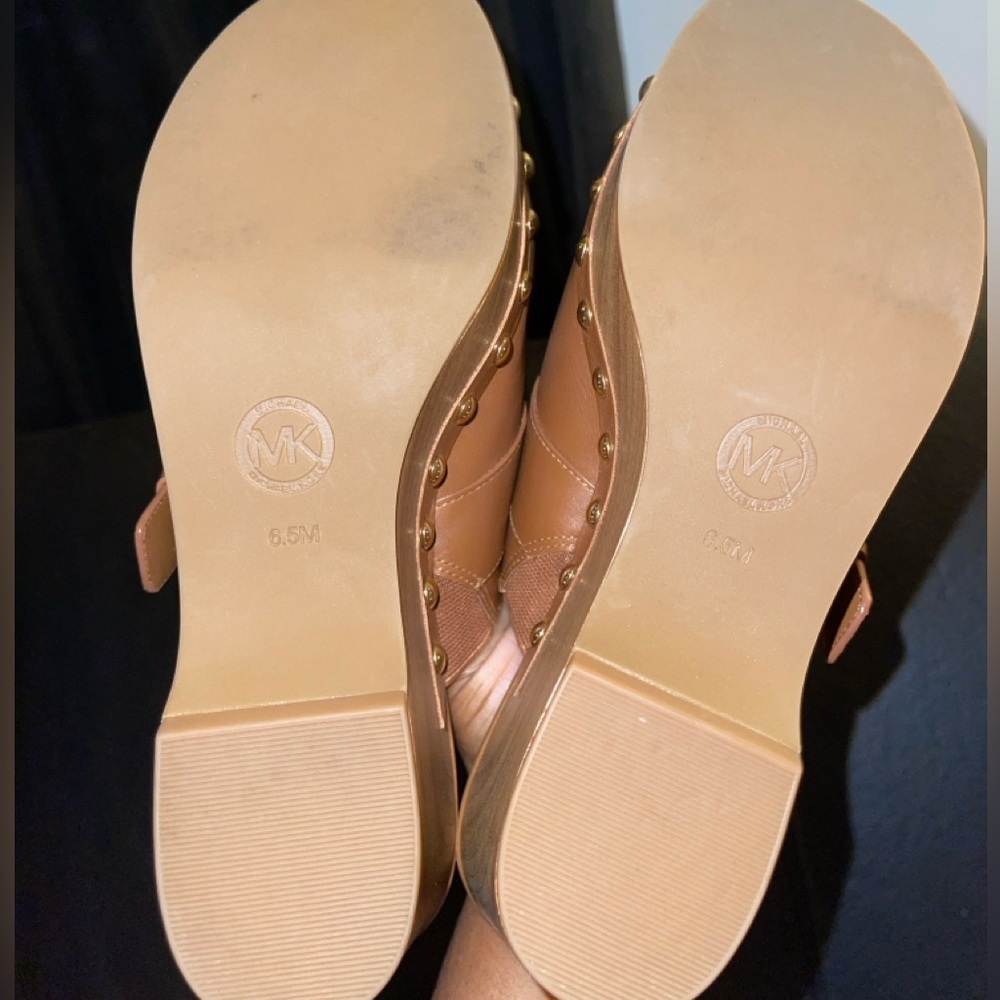 Michael Kors
Michael Kors Rye Clog
Luggage Women’s Size 6.5 NWOB - Picture 13 of 16